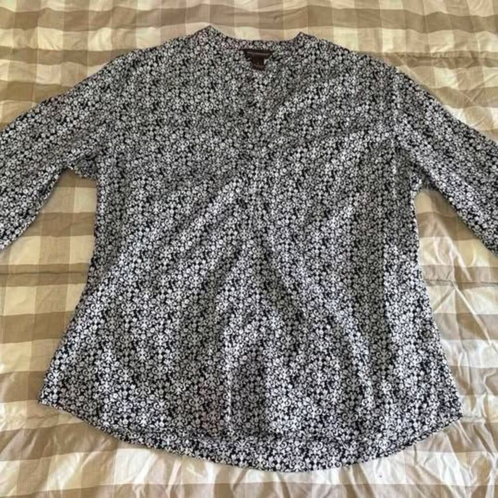 Size Large Bit & Bridle Black and White Patterned Button Up Long Sleeve Blouse 3